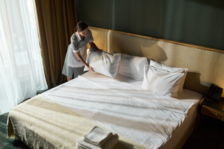 Budget-Hotel oder Luxushotel: Worauf es bei der Wahl ankommt